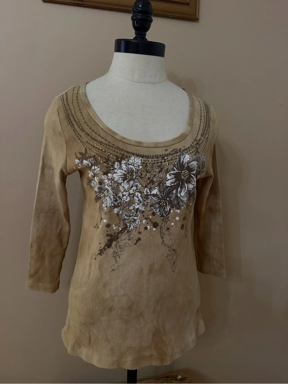 Women's Beige Scoop-Neck Long Sleeve Floral Tee western/boho